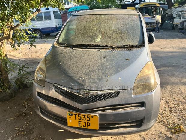 Toyota Ractis 2011 Gray