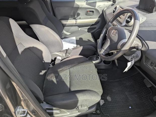 Toyota IST 2004 Gray