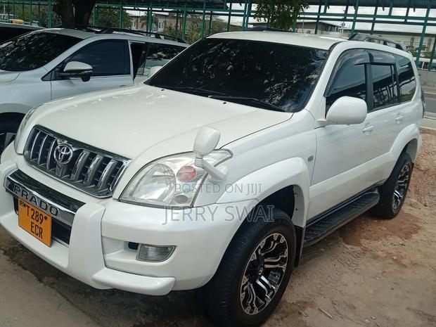 Toyota Land Cruiser Prado 2005 White