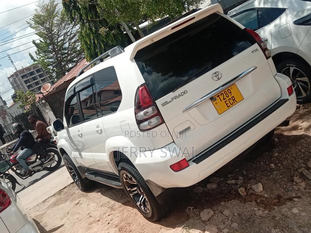 Toyota Land Cruiser Prado 2005 White