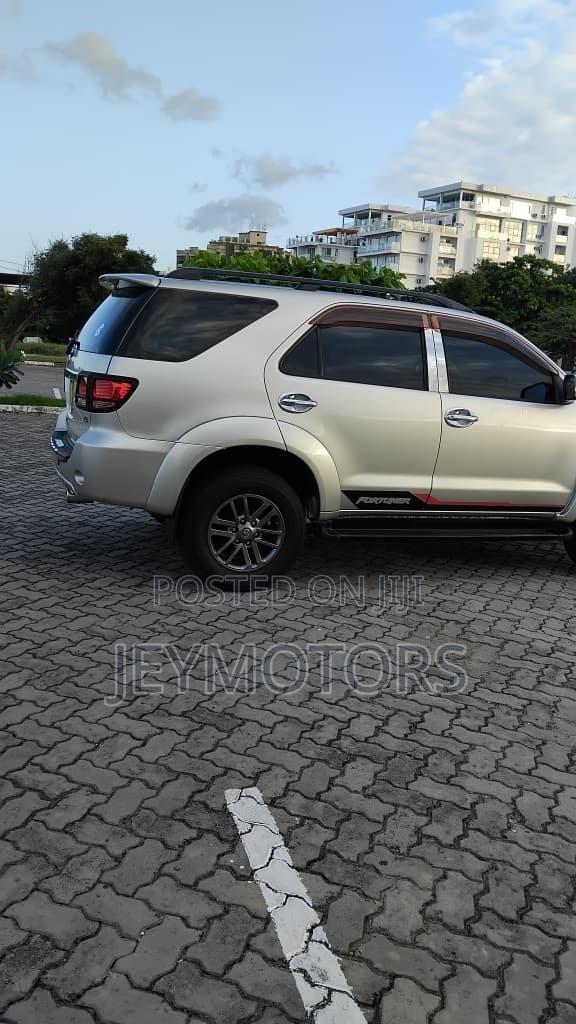Toyota Fortuner 2012 Silver