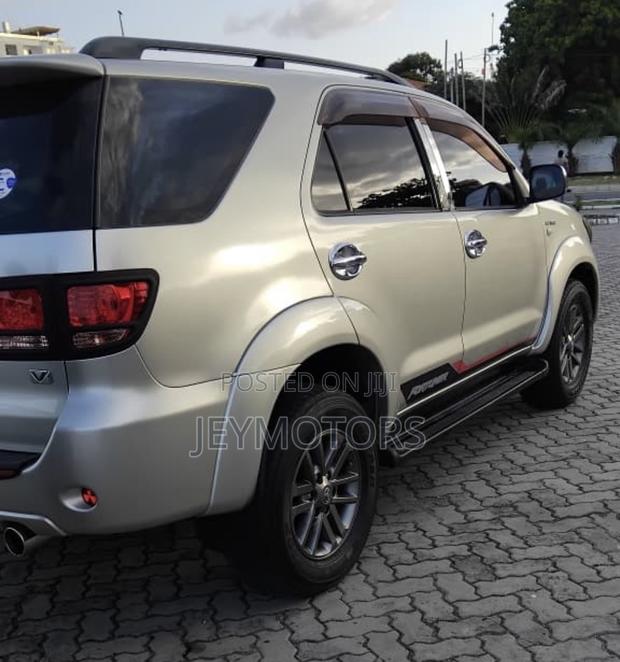Toyota Fortuner 2012 Silver