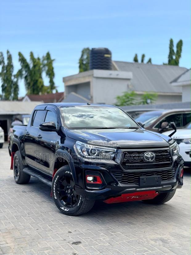 Toyota Hilux 2019 Blue
