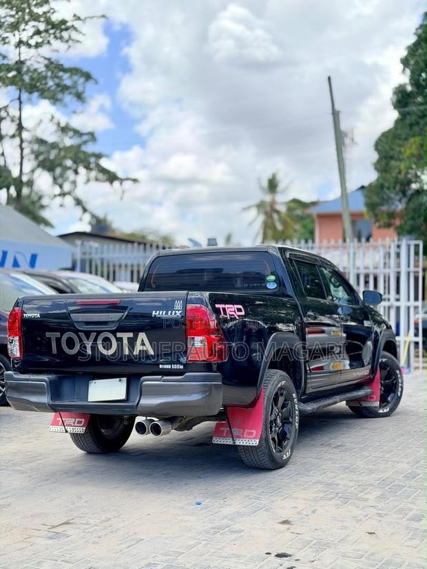 Toyota Hilux 2019 Blue