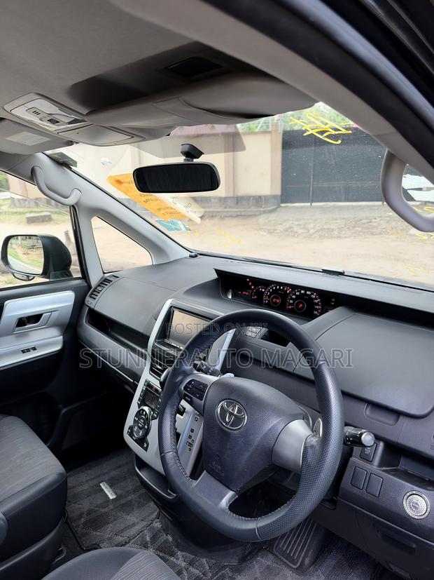 Toyota Noah 2010 Black