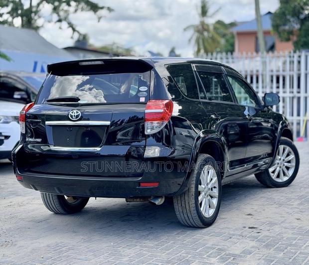 Toyota Vanguard 2012 Black