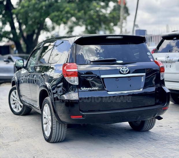 Toyota Vanguard 2012 Black