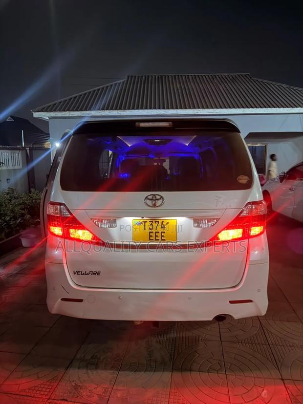 Toyota Vellfire 2010