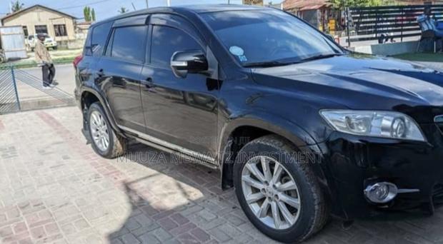 Toyota Vanguard 2011 Black