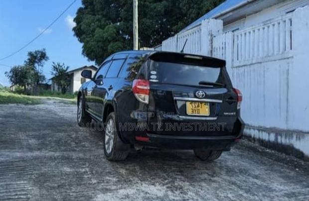 Toyota Vanguard 2011 Black