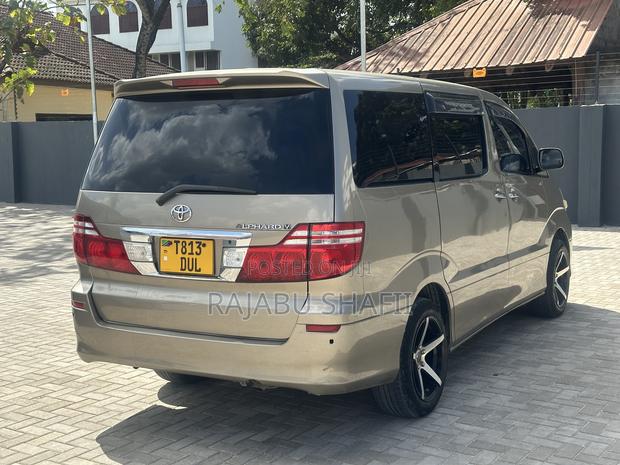 Toyota Alphard 2.4 Petrol FWD 2006 Gold