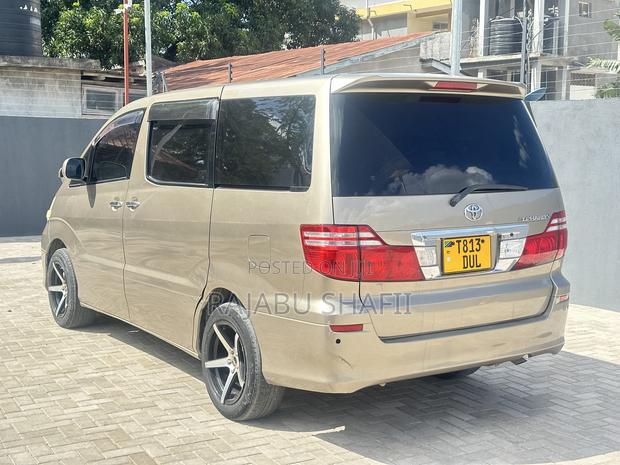 Toyota Alphard 2.4 Petrol FWD 2006 Gold