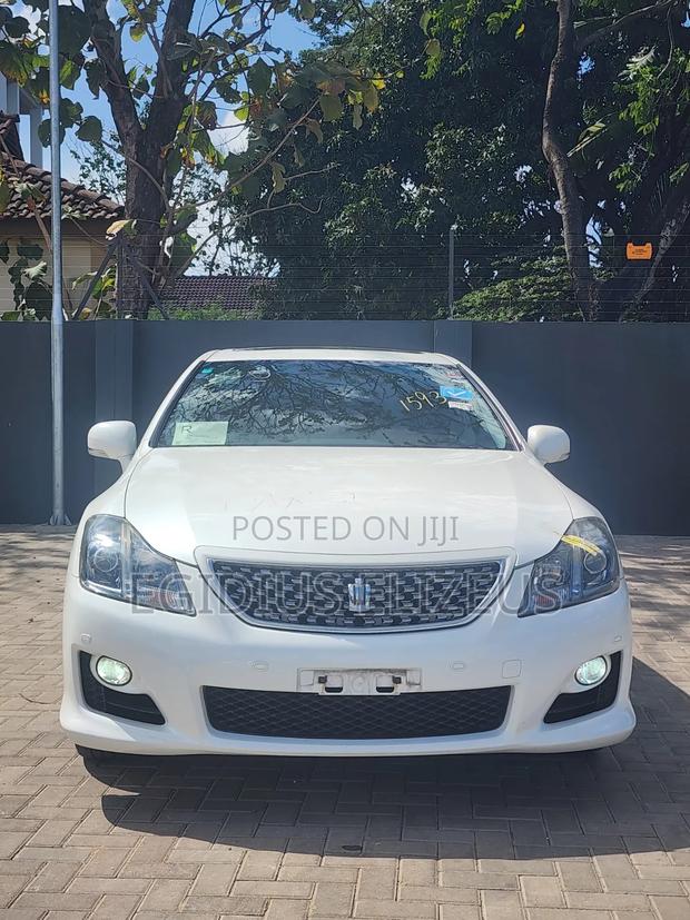 Toyota Crown 2009 White