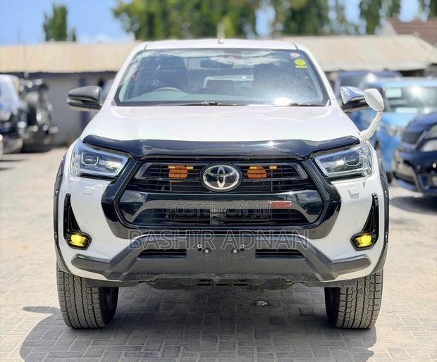 Toyota Hilux Revo Double Cab Deisel 2.4 AWD 2021 White