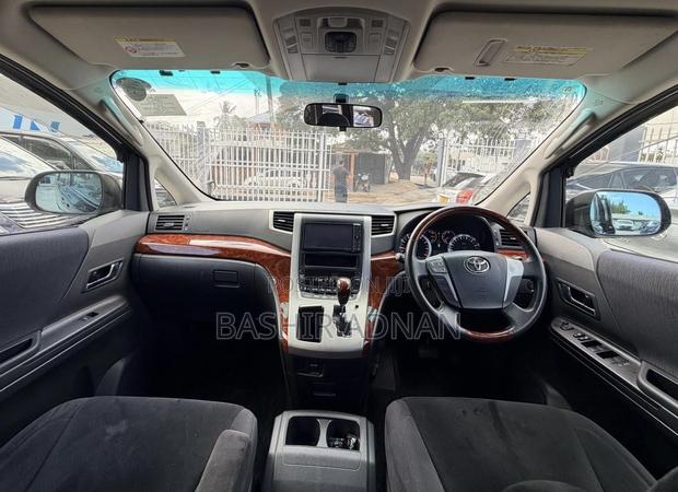 Toyota Vellfire Z Platinum Selection II 2.4 FWD 7-Seater 2010