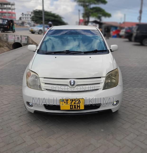 Toyota IST 2004 White