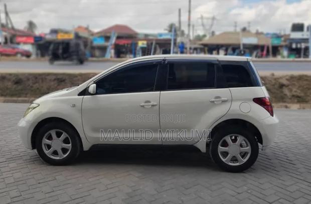 Toyota IST 2004 White