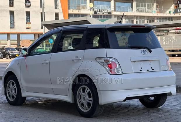 Toyota IST 2004 White