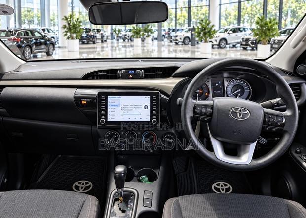 Toyota Hilux 2023 Gray