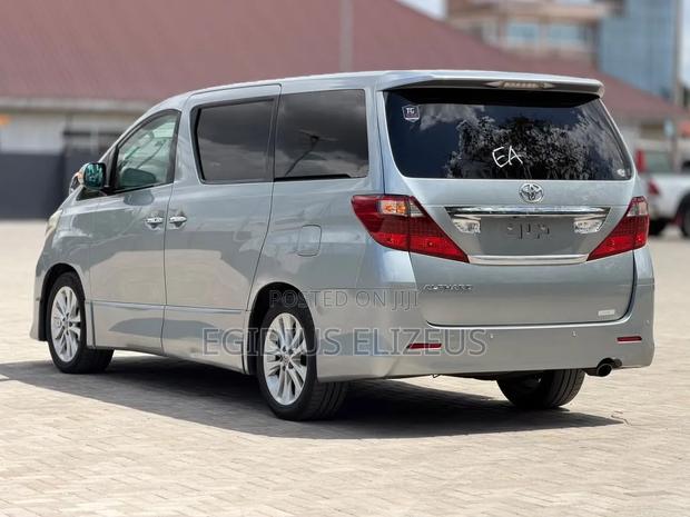 Toyota Alphard 2010 Silver