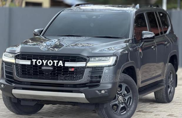 Toyota Land Cruiser 2024 Gray