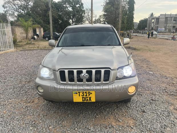 Toyota Kluger 2004 Gold