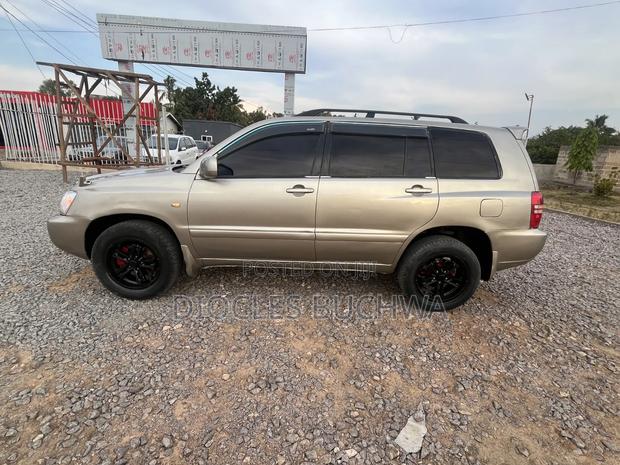 Toyota Kluger 2004 Gold