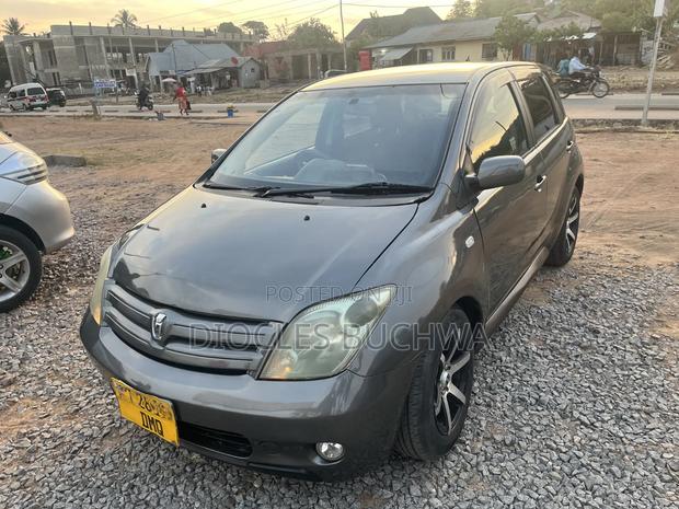 Toyota IST 2003 Gray