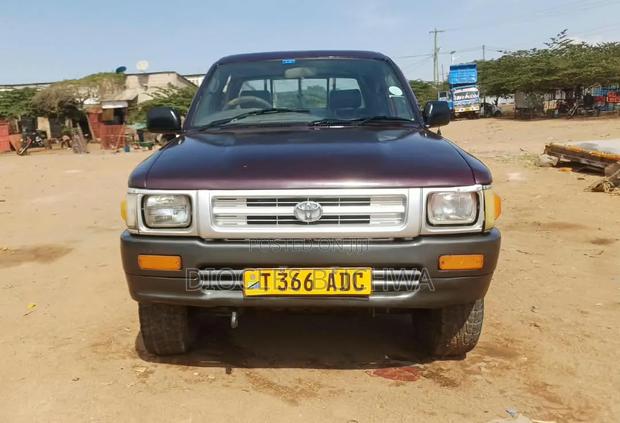 Toyota Hilux 1997 Purple