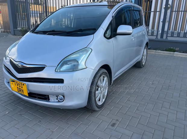 Toyota Ractis 2006 Silver