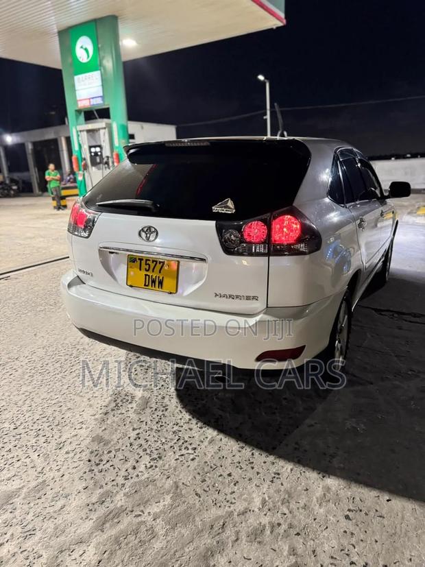 Toyota Harrier 2005 White