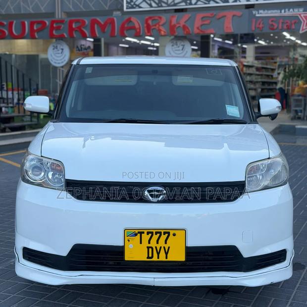 Toyota Corolla Rumion 2010 White