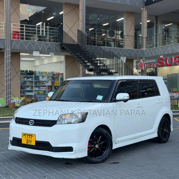 Toyota Corolla Rumion 2010 White