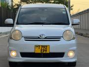 Toyota Sienta 2006 White for sale