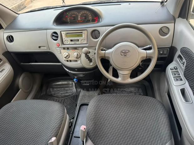 Toyota Sienta 2006 White