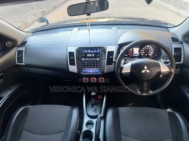 Mitsubishi Outlander 2010