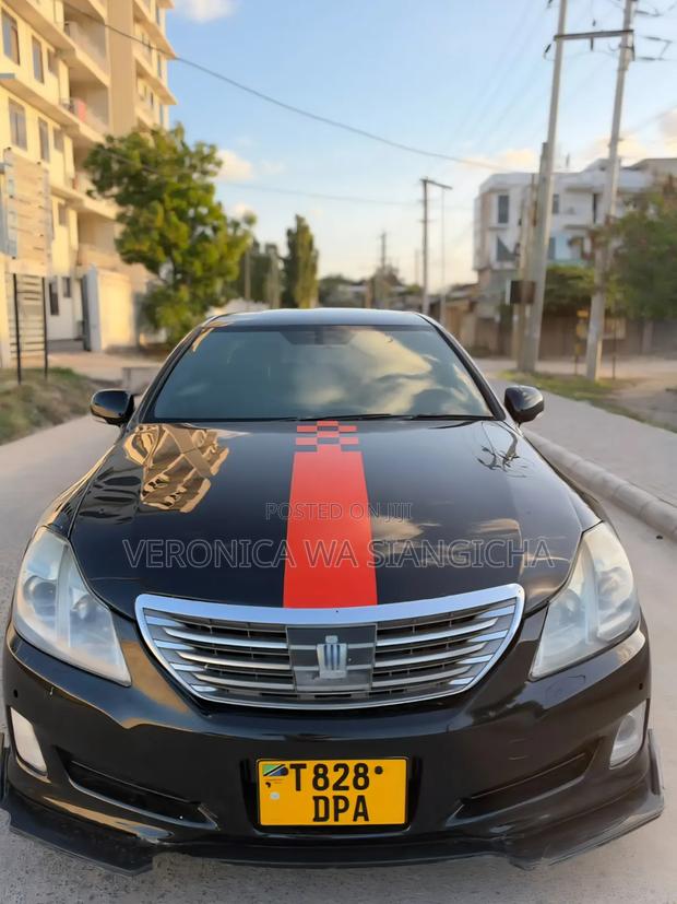Toyota Crown 2010