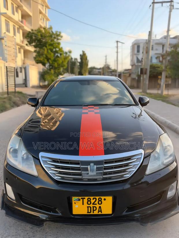 Toyota Crown 2010