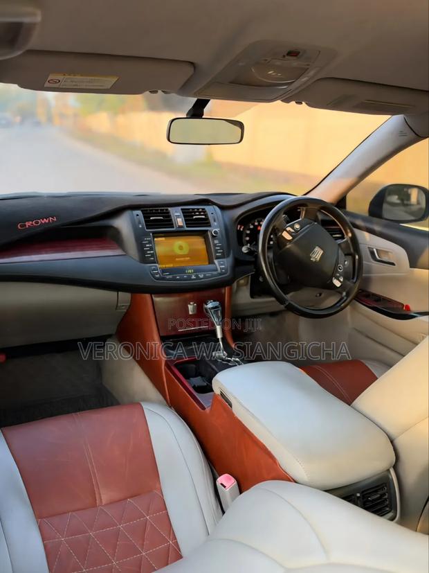 Toyota Crown 2010
