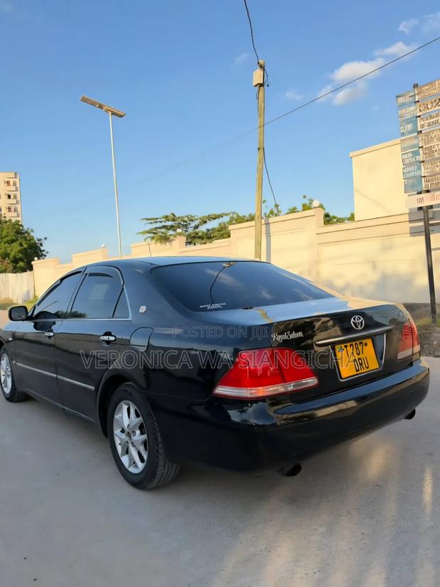 Toyota Crown Royale 2005