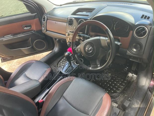 Mazda Verisa 2005 Maroon