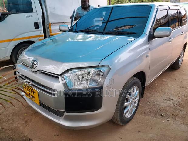 Toyota Succeed 2012 Silver