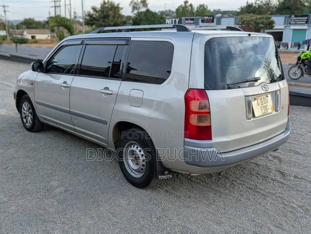 Toyota Succeed 2006 Silver