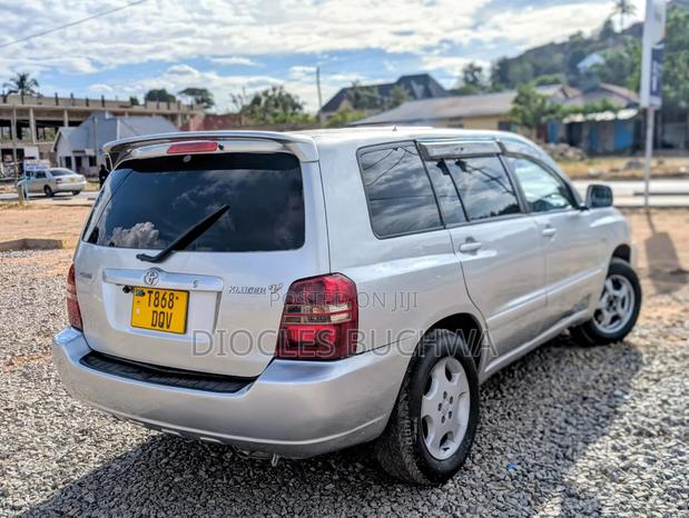Toyota Kluger 2003 Silver