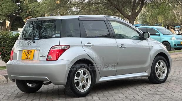 Toyota IST 2005 Silver
