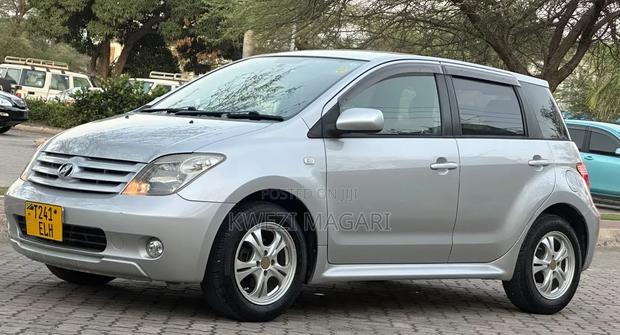 Toyota IST 2005 Silver