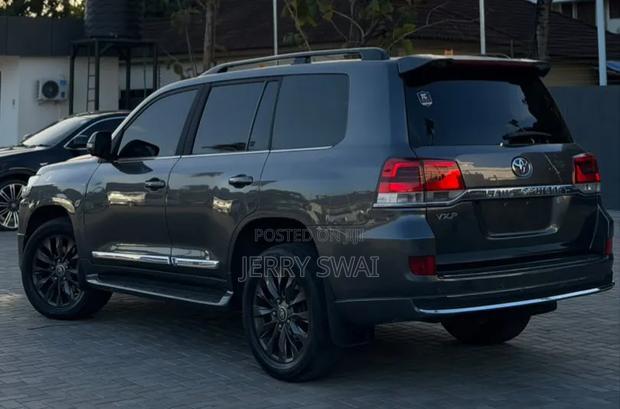 Toyota Land Cruiser 2009 Gray