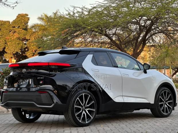 Toyota C-HR 2025 White