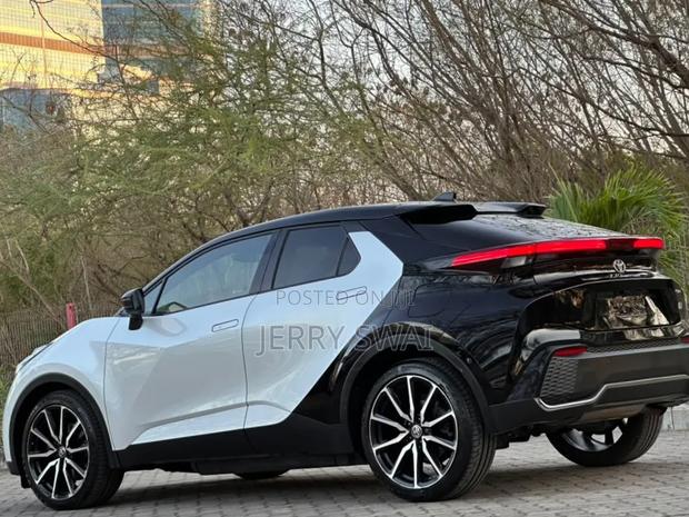 Toyota C-HR 2025 White