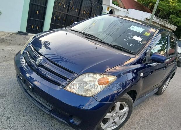 Toyota IST 2004 Blue